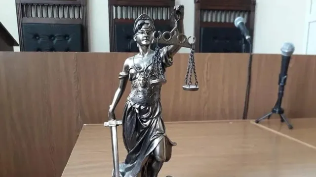 В Шуе мужчина так захламил лестничную клетку, что дело дошло до суда
