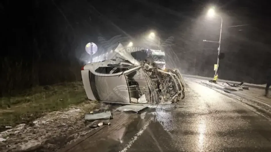 Под Шуей пьяный мужчина на иномарке врезался в островок безопасности