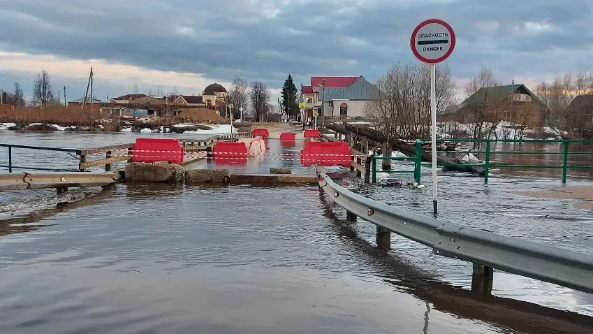 Второй мост в Южском районе Ивановской области ушел под воду