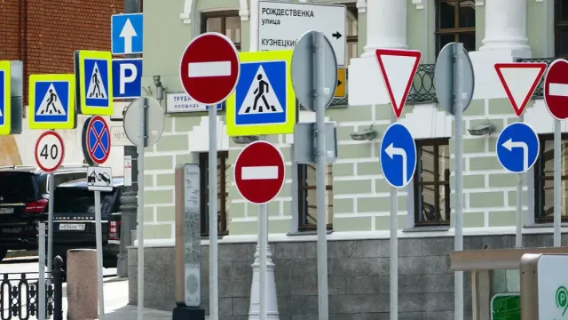 С начала 2024 года в Иванове отремонтировали более 800 дорожных знаков