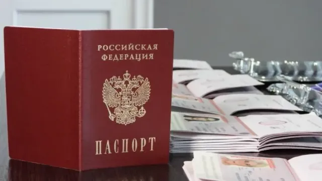 В Иванове подросткам торжественно вручили паспорта гражданина России