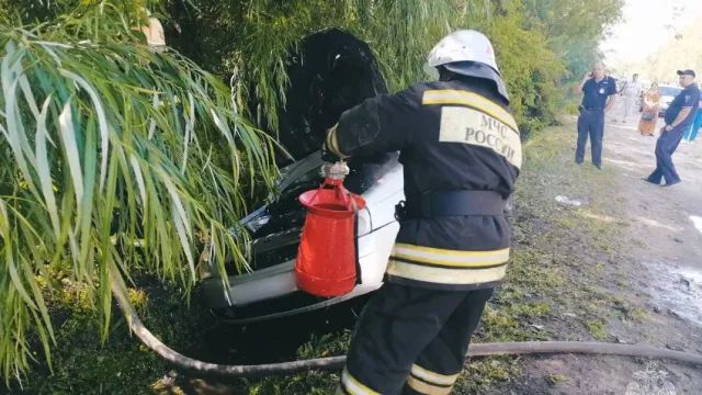 В Заволжске после ДТП загорелся автомобиль «Лада Приора»