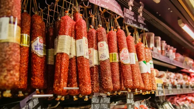 Август ударит по карману: Колбаса подорожает еще на 15%!