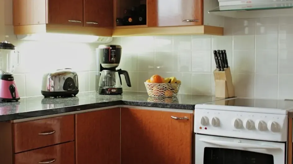 Эффективные способы очистки кухонной мебели от жирных загрязнений