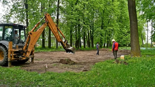 В Шуе стартовала установка детской спортплощадки в городском парке «На Крутихе»