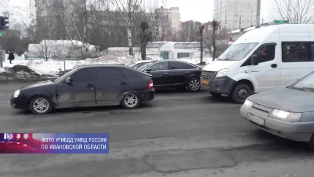 В Иванове уставший водитель маршрутки протаранил легковушку